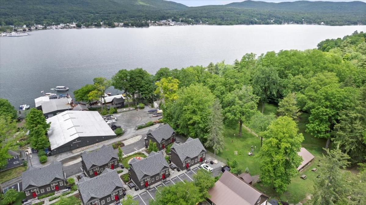 Lakeside Lodging Lake George Buitenkant foto